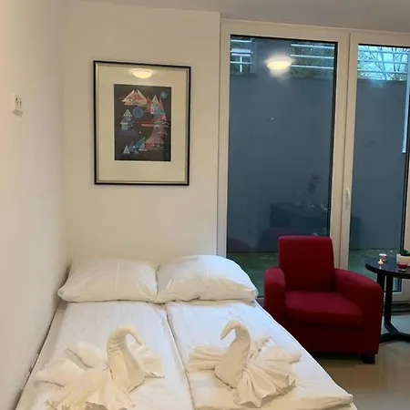 Apartment Lovely Studio West 15